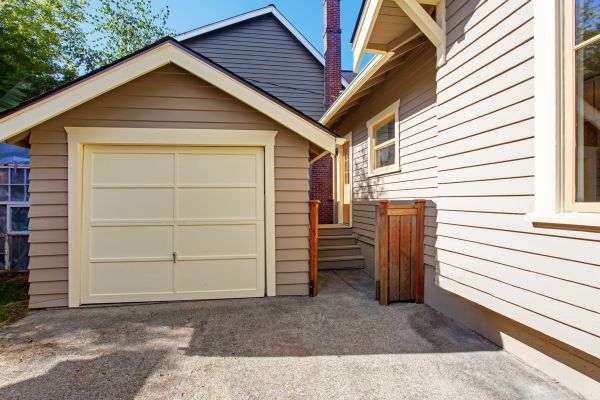 Cost of Garage Siding Replacement in Pasadena