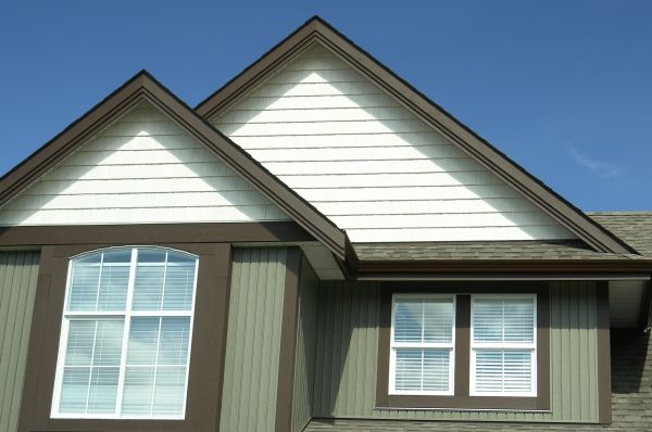 Cost of Vertical Vinyl Siding Repair in Pasadena