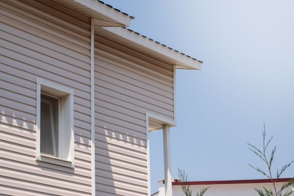 Cost of Vinyl Siding Hole Repair in Pasadena
